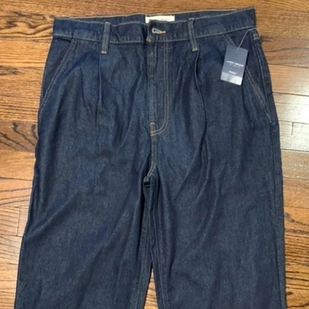 Lucky jeans high rise wide leg cropped jeans

Lucky Brand size 10/30 Tencel